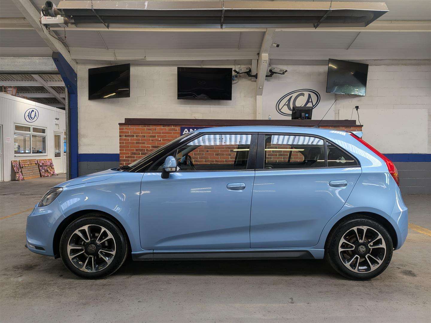 <p>2017 MG 3 STYLE LUX VTI-TECH</p>