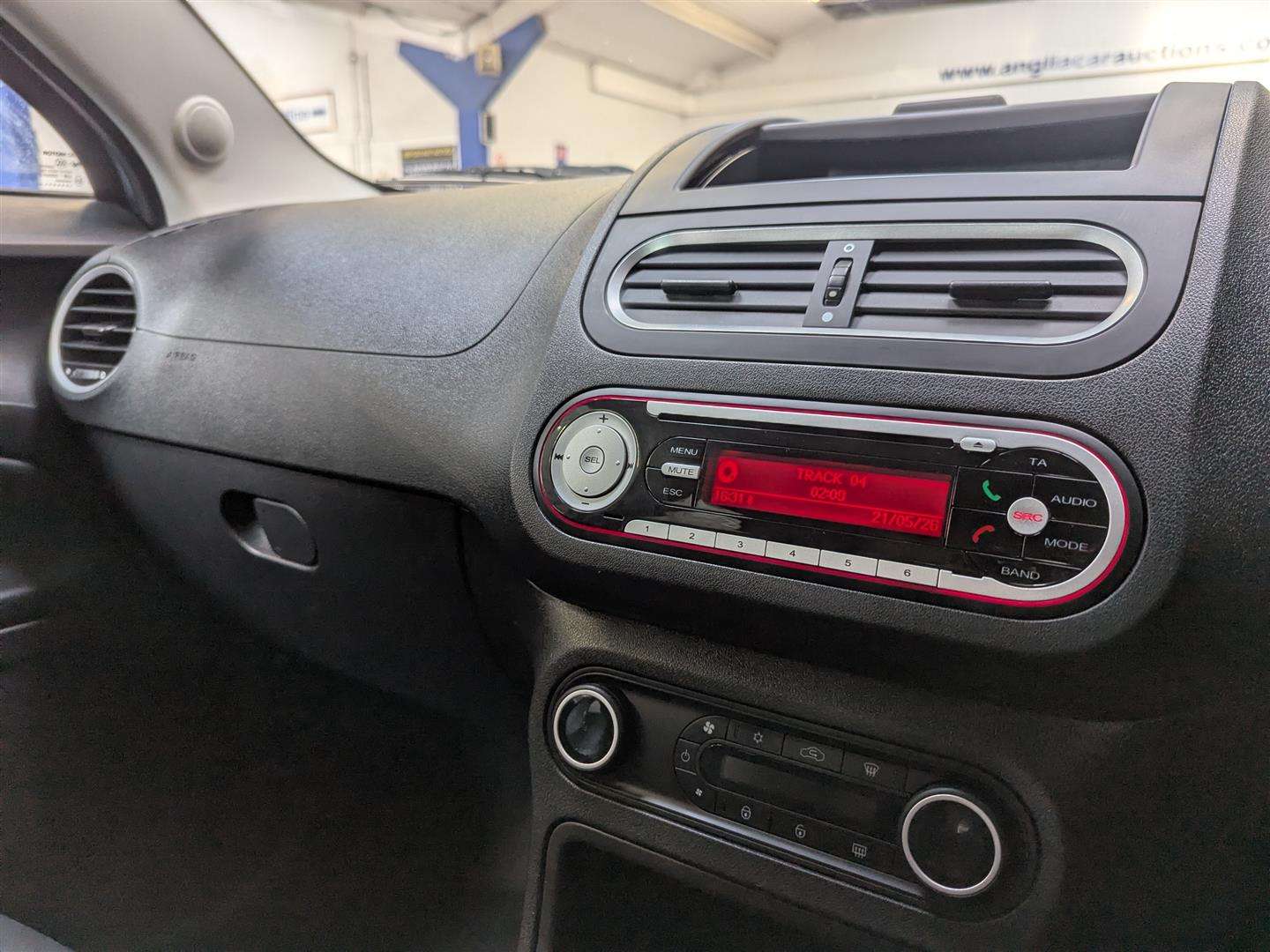 <p>2017 MG 3 STYLE LUX VTI-TECH</p>