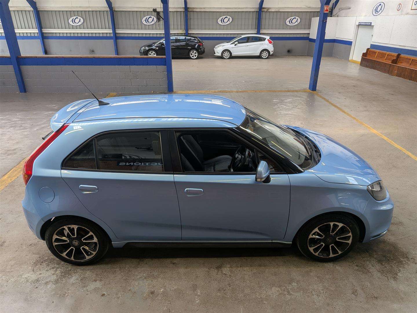 <p>2017 MG 3 STYLE LUX VTI-TECH</p>