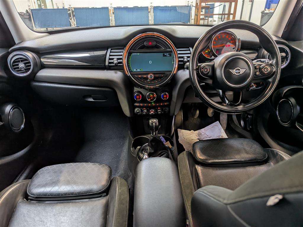 <p>2014 MINI COOPER D</p>