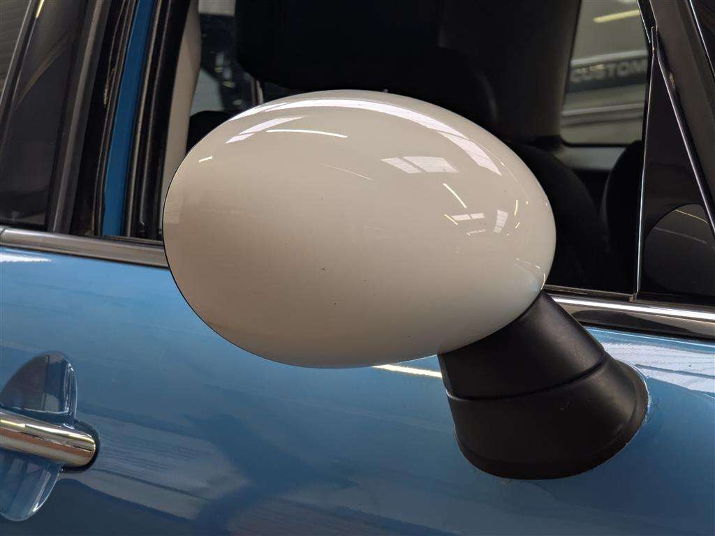 <p>2014 MINI COOPER D</p>