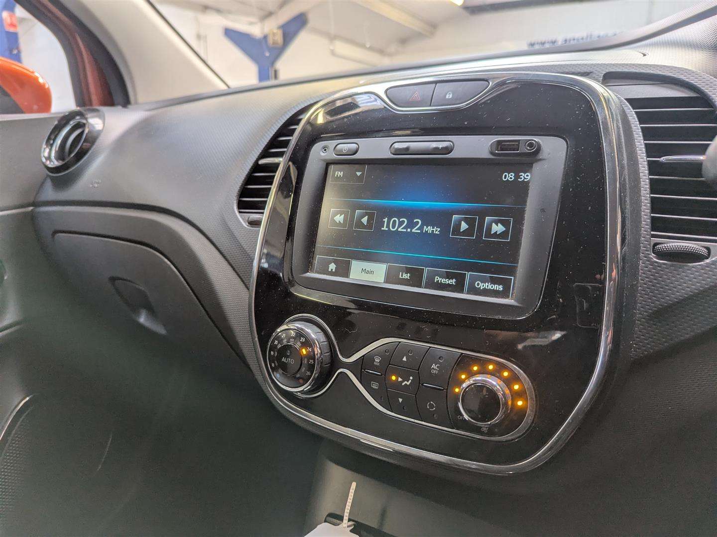 <p>2013 RENAULT CAPTUR D-QUE M-NAV NRG TC</p>