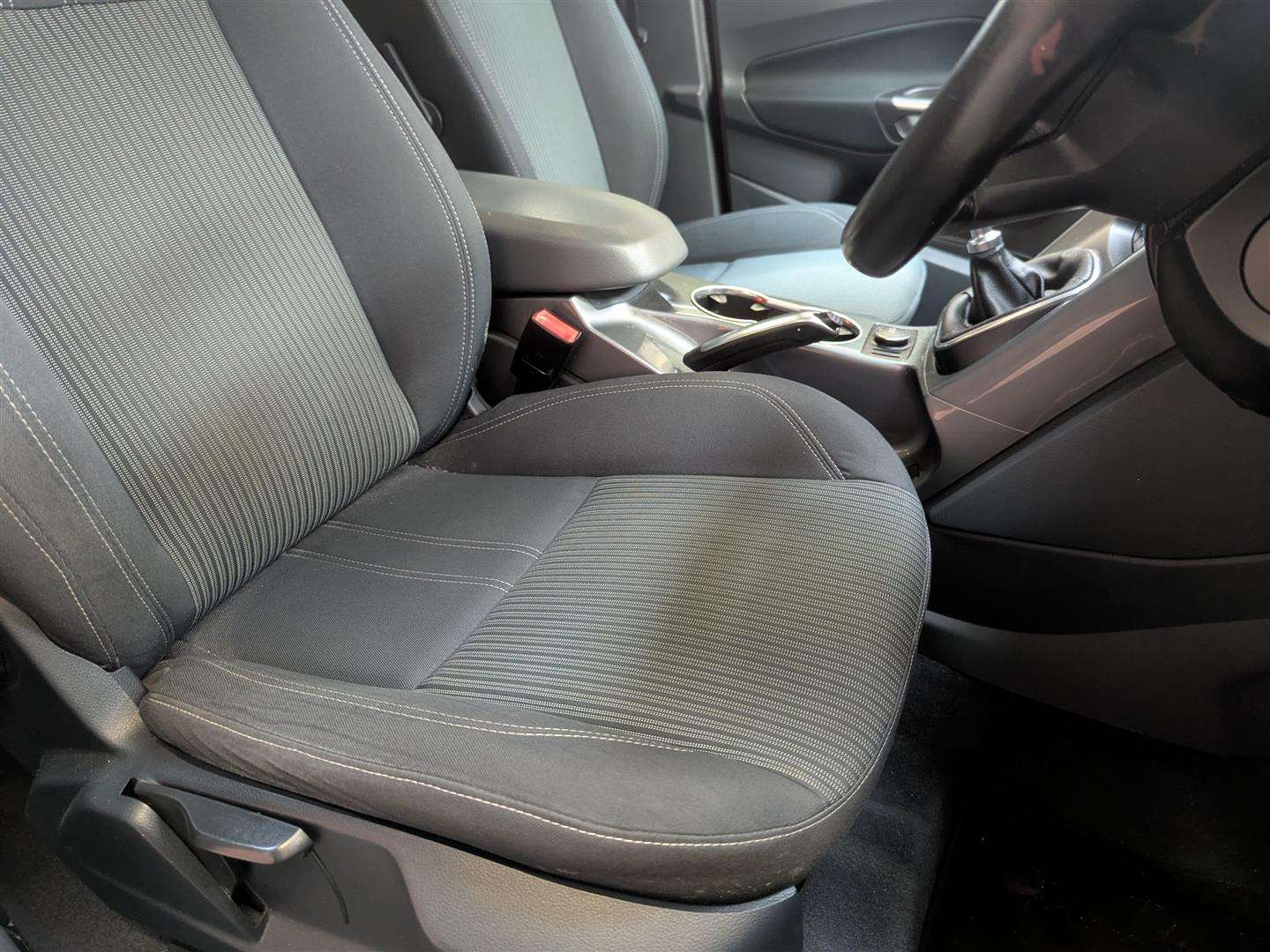 <p>2014 FORD C-MAX TITANIUM TURBO</p>