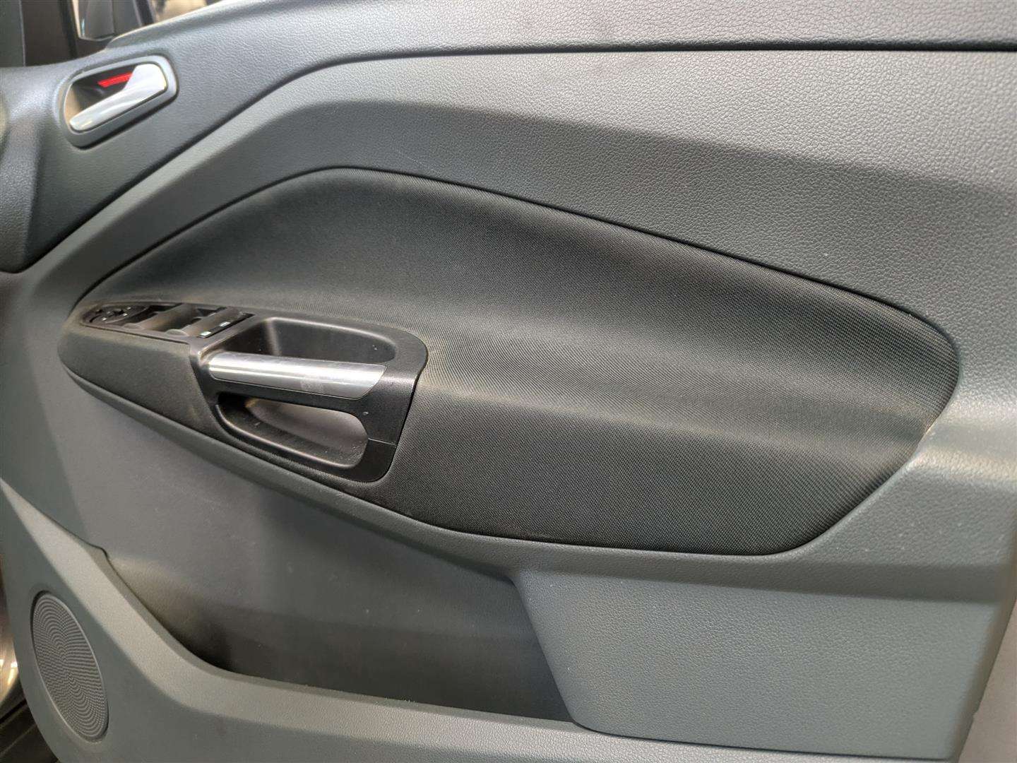 <p>2014 FORD C-MAX TITANIUM TURBO</p>