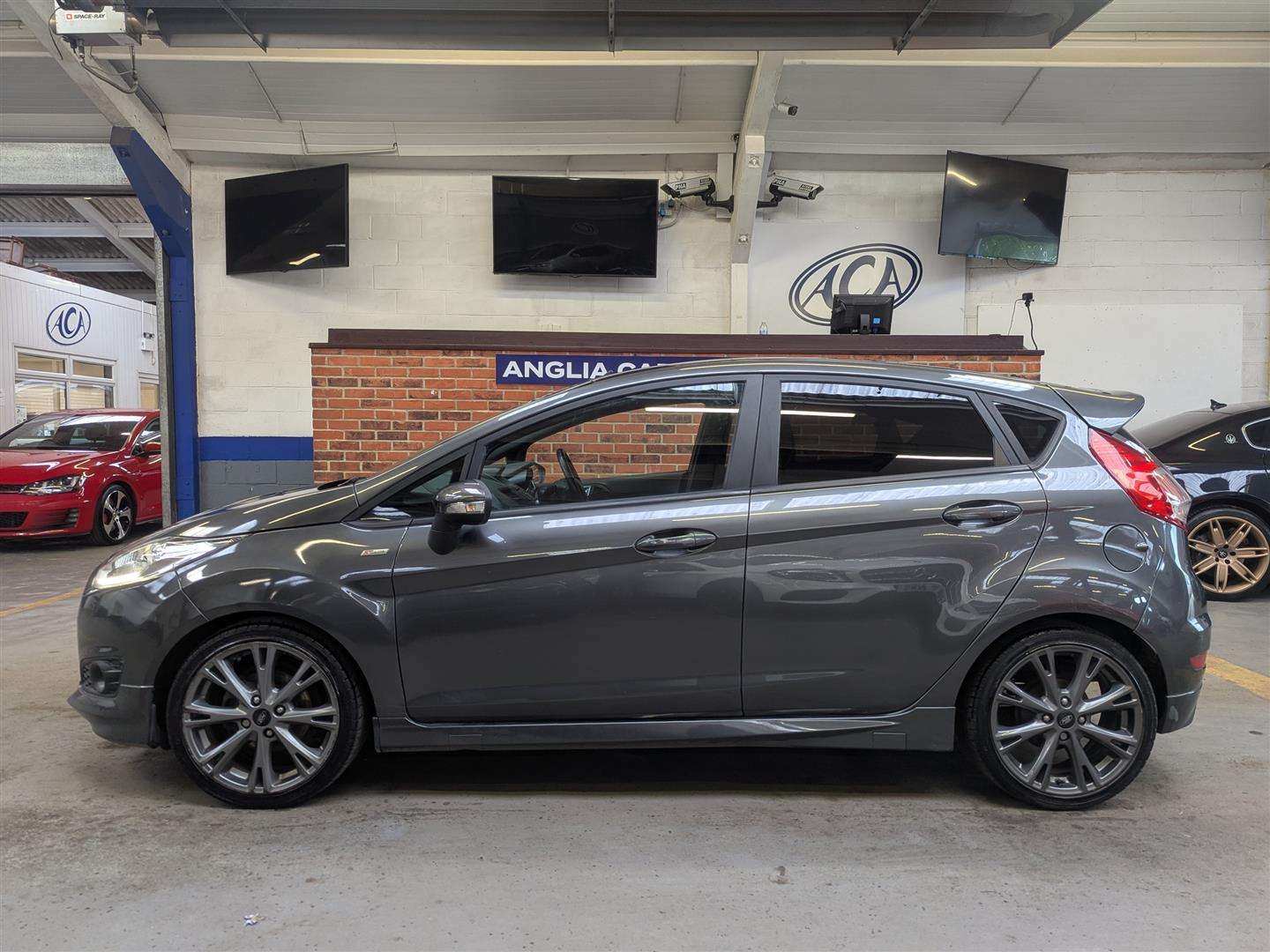 <p>2017 FORD FIESTA ST-LINE</p>