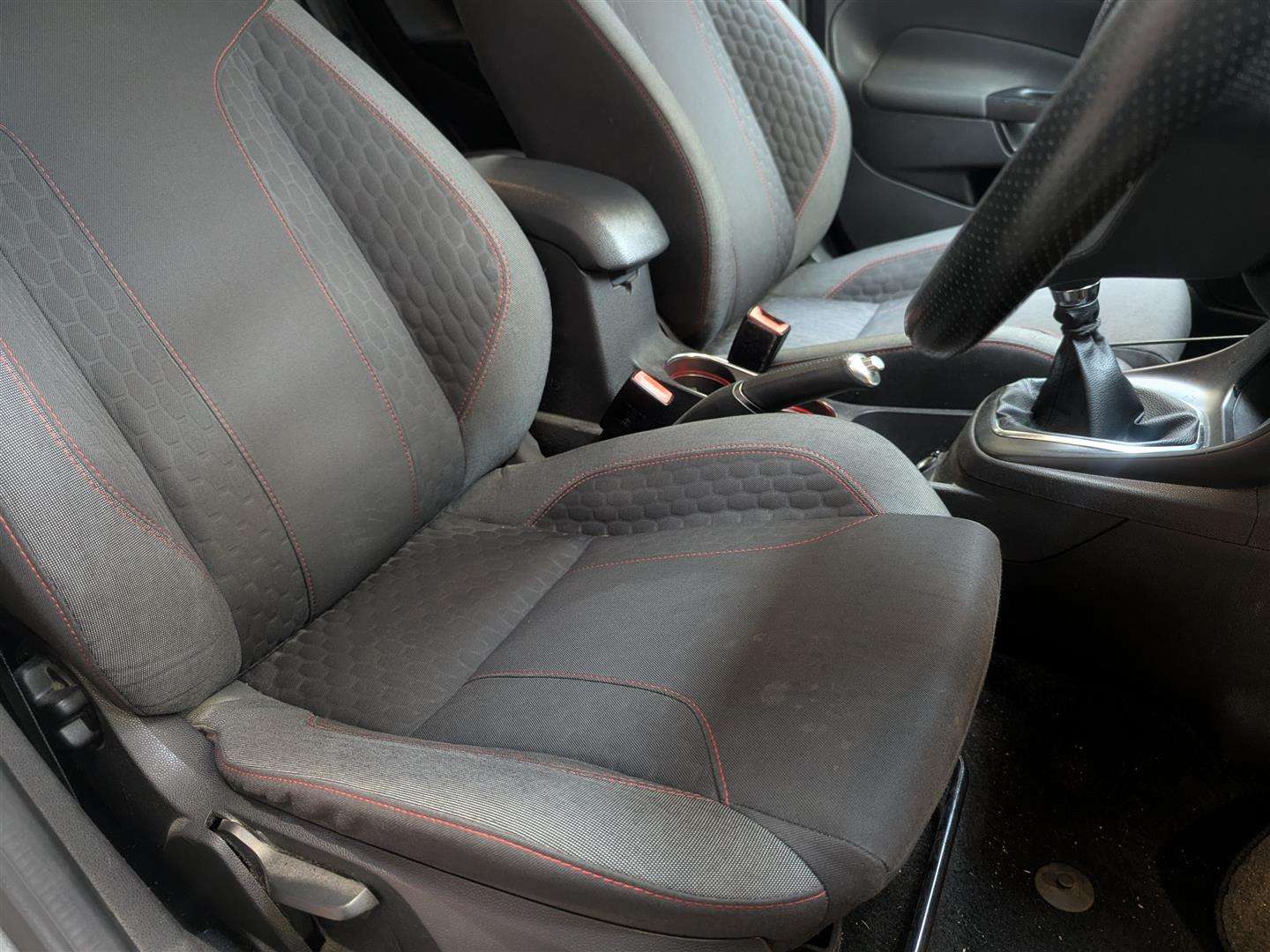 <p>2017 FORD FIESTA ST-LINE</p>