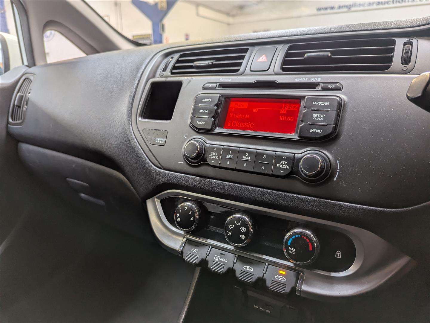 <p>2012 KIA RIO 2</p>