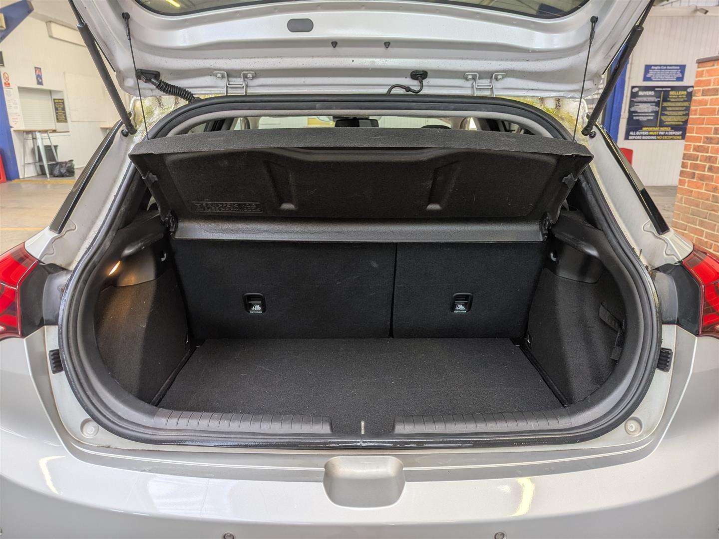 <p>2017 HYUNDAI I20 PREMIUM SE NAV MPI</p>