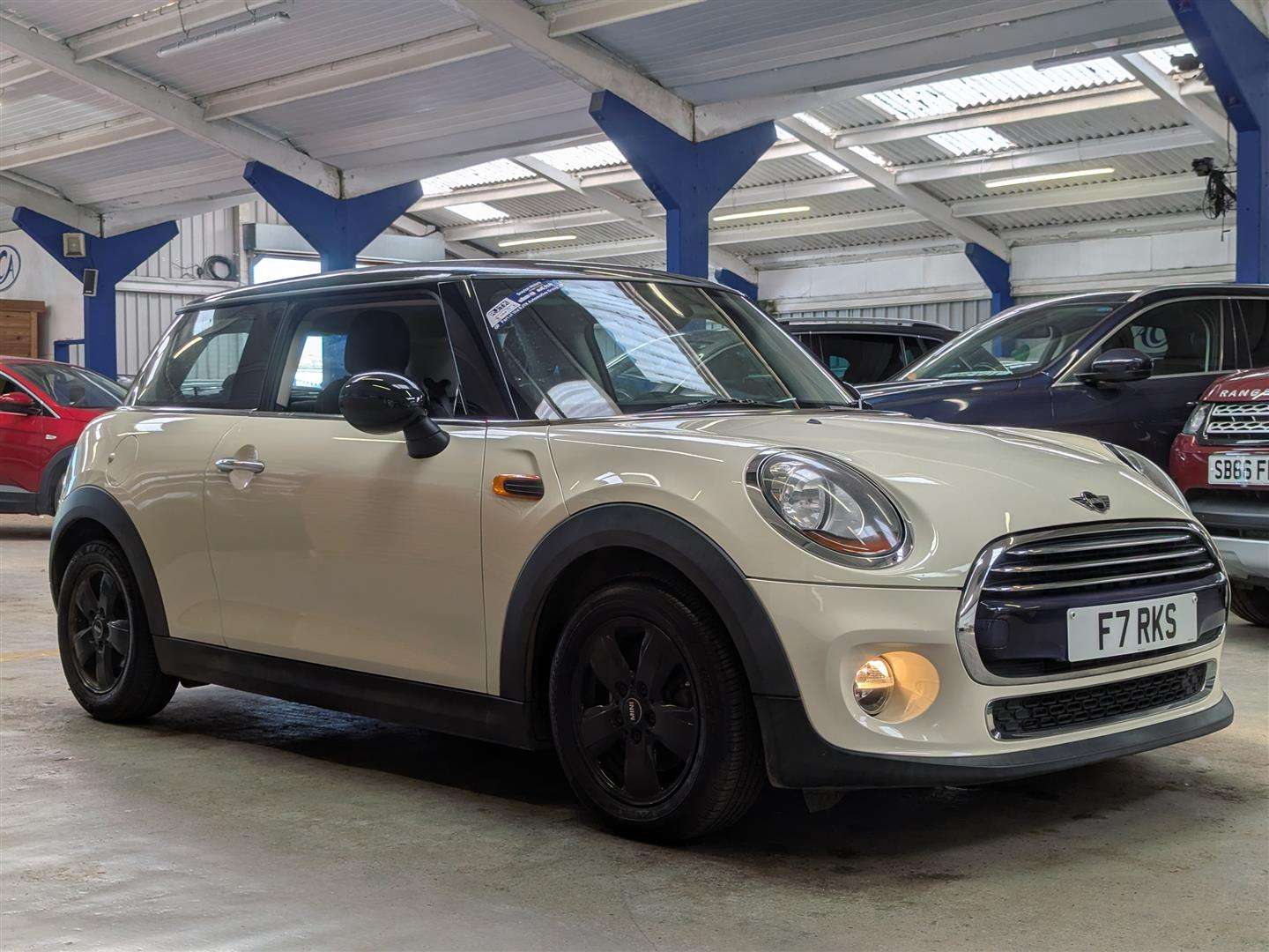 <p>2015 MINI COOPER</p>