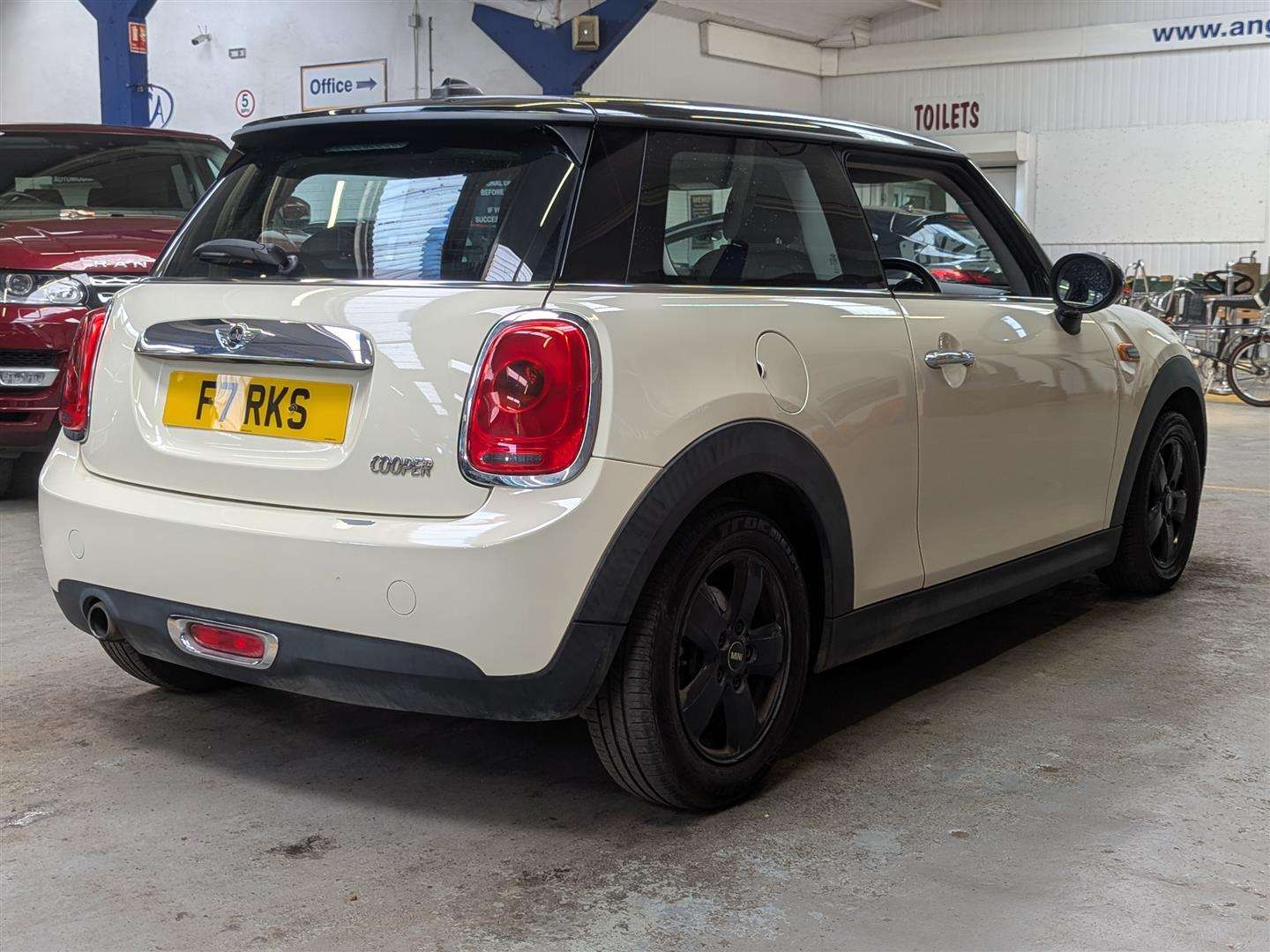 <p>2015 MINI COOPER</p>