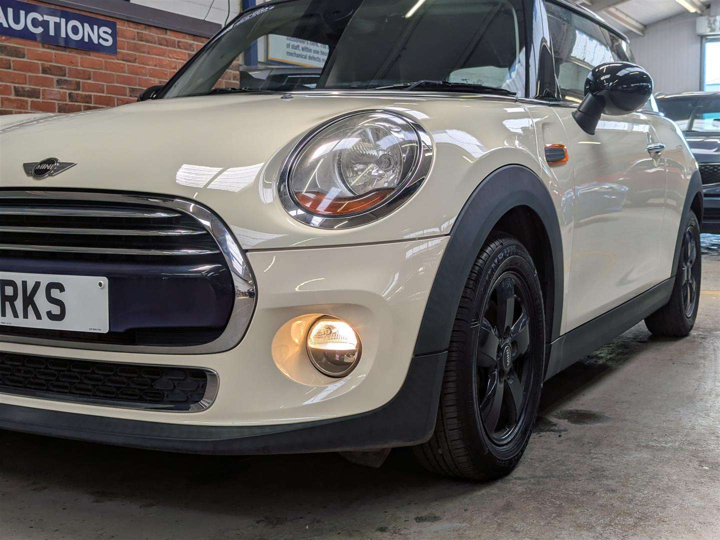 <p>2015 MINI COOPER</p>