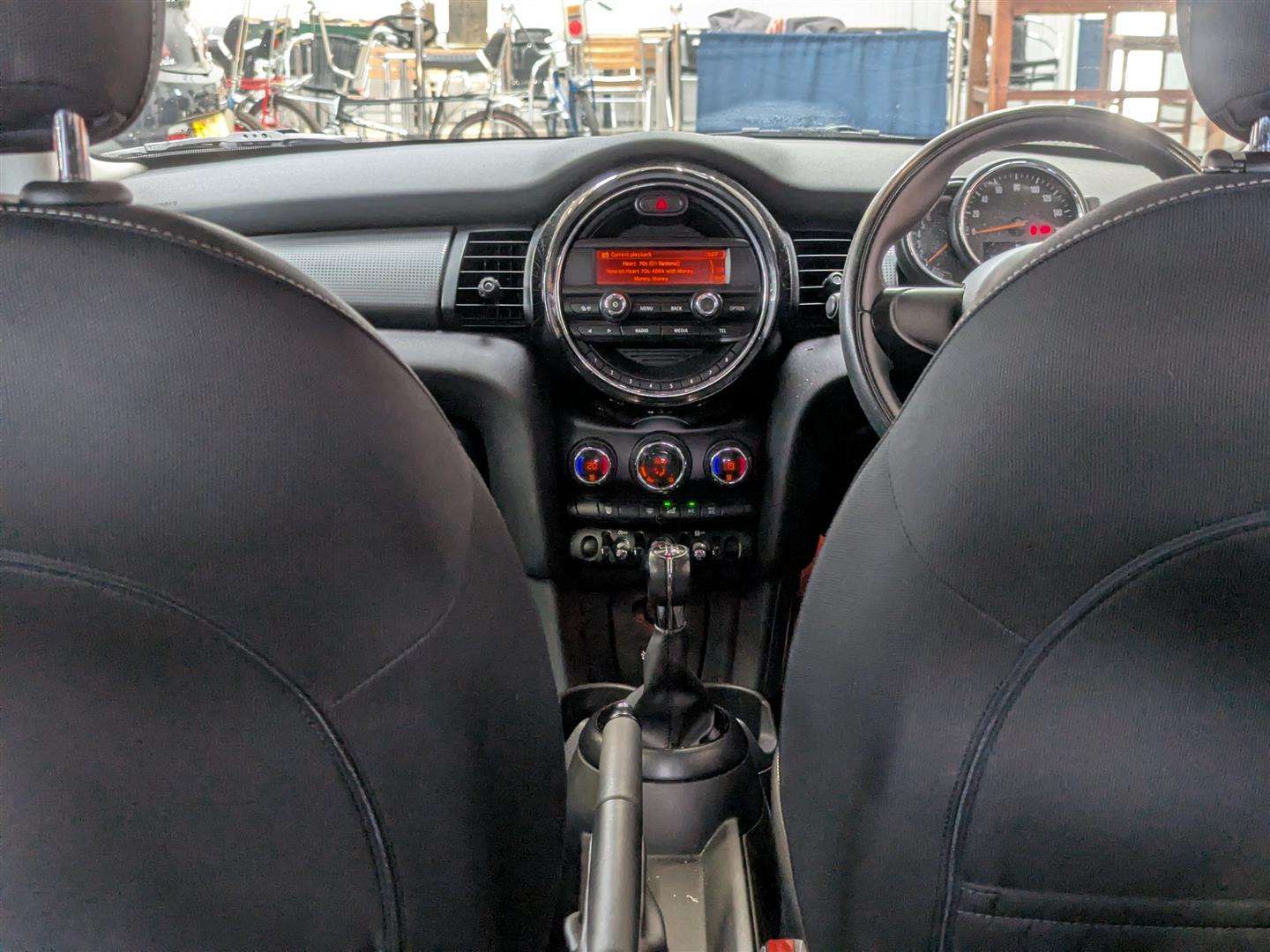 <p>2015 MINI COOPER</p>