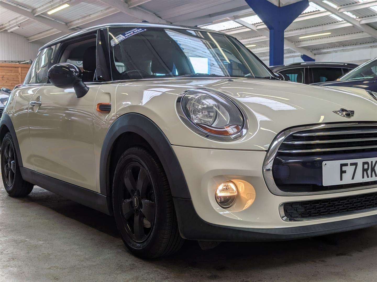 <p>2015 MINI COOPER</p>
