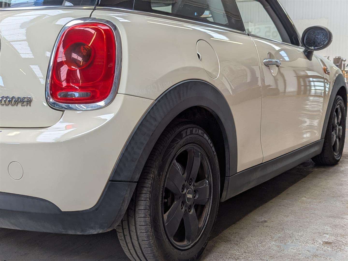 <p>2015 MINI COOPER</p>
