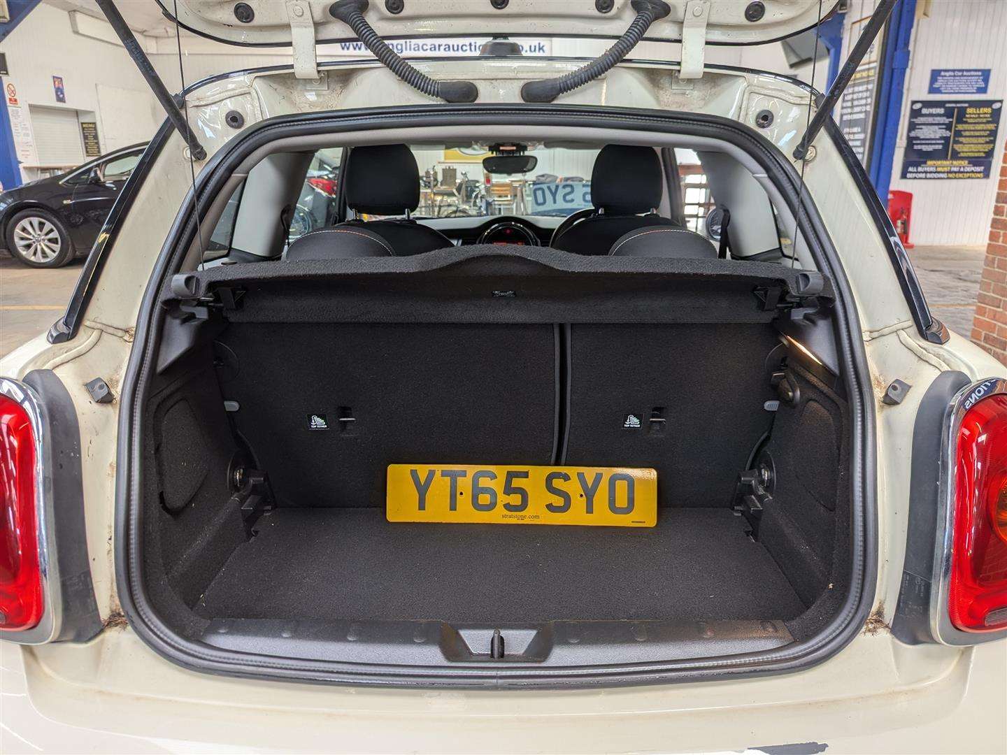 <p>2015 MINI COOPER</p>