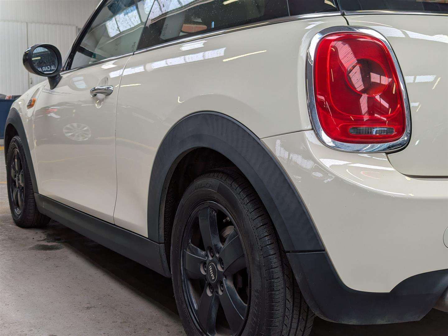 <p>2015 MINI COOPER</p>
