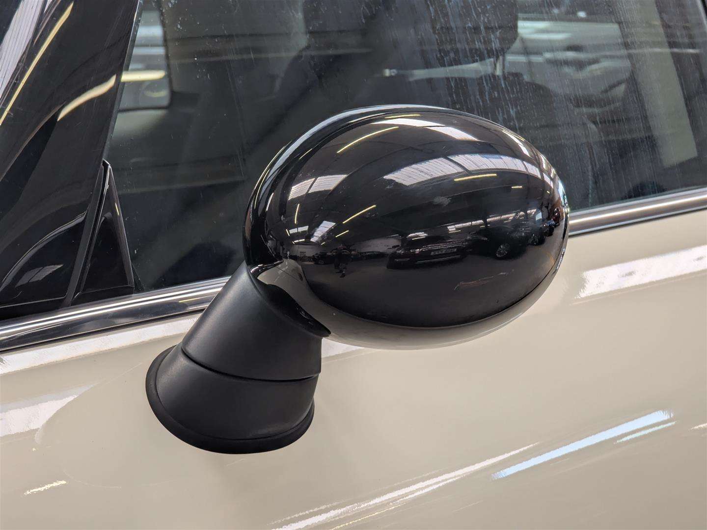 <p>2015 MINI COOPER</p>