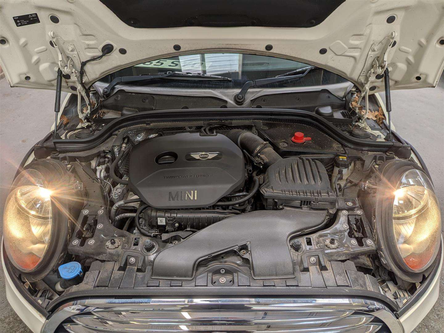 <p>2015 MINI COOPER</p>