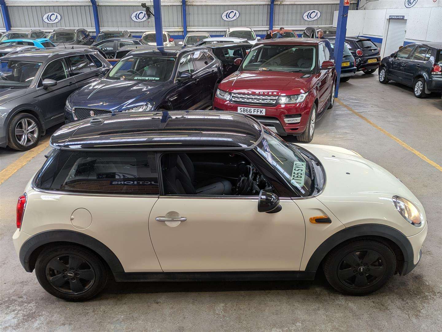 <p>2015 MINI COOPER</p>