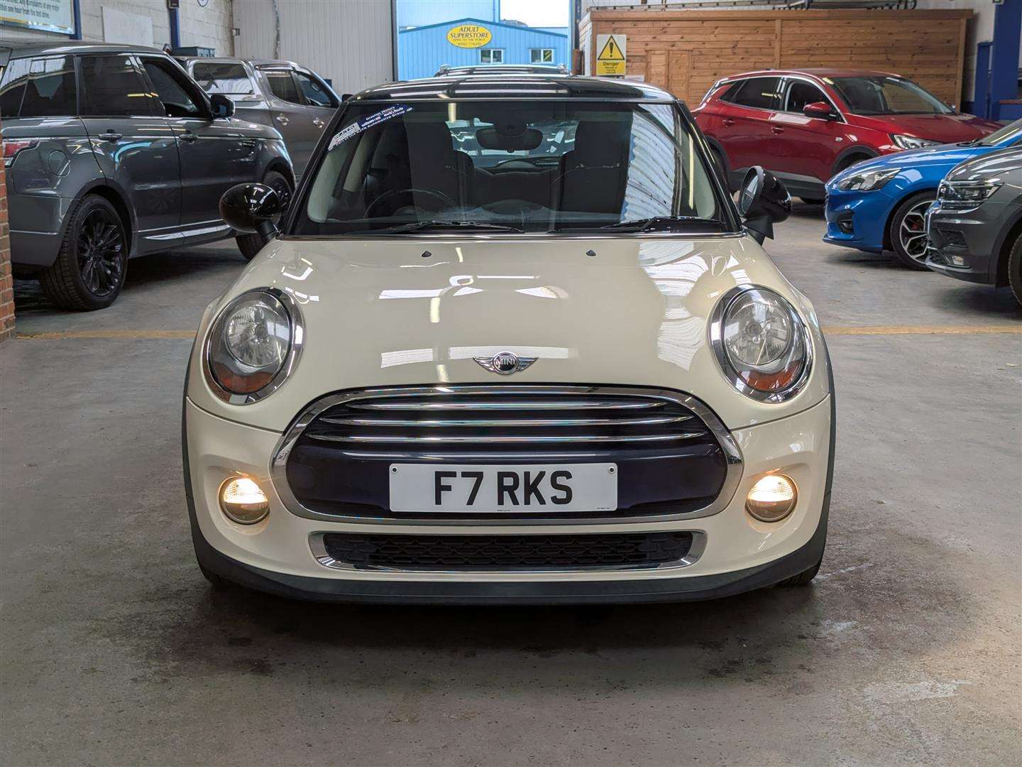 <p>2015 MINI COOPER</p>