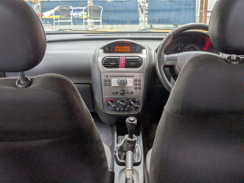 <p>2005 VAUXHALL CORSA BREEZE</p>