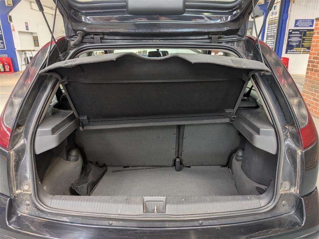 <p>2005 VAUXHALL CORSA BREEZE</p>