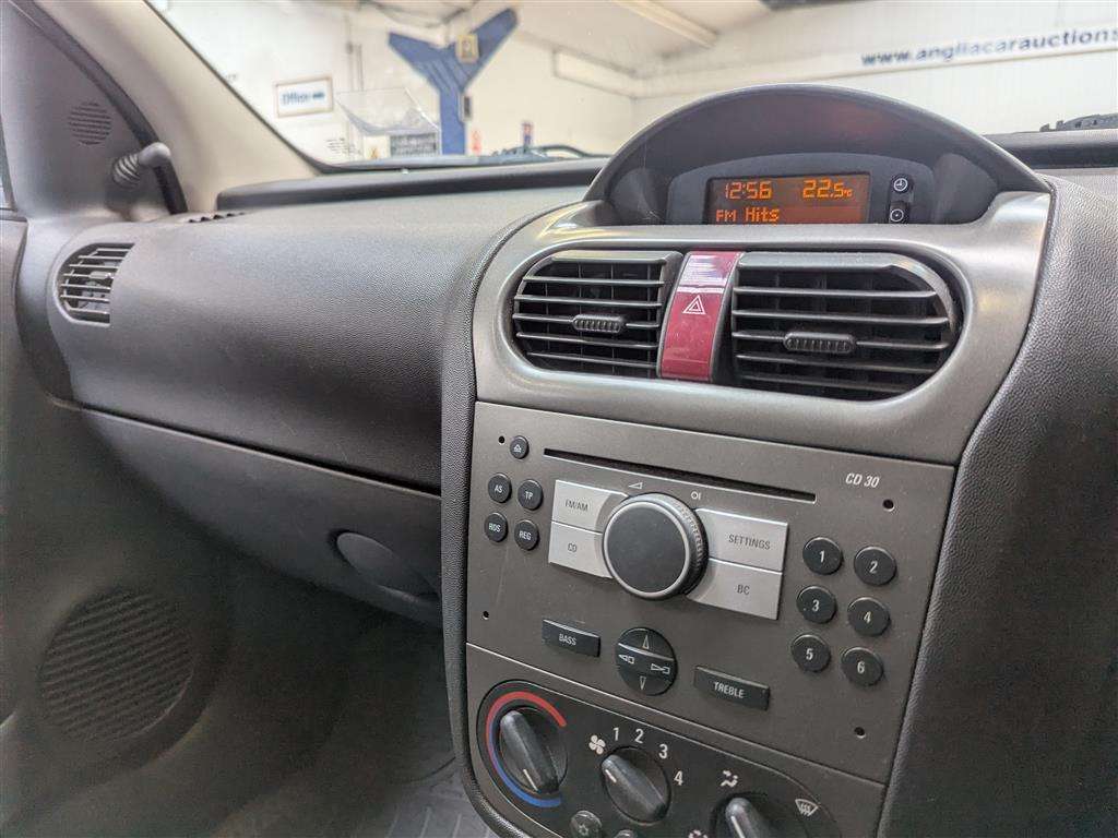 <p>2005 VAUXHALL CORSA BREEZE</p>