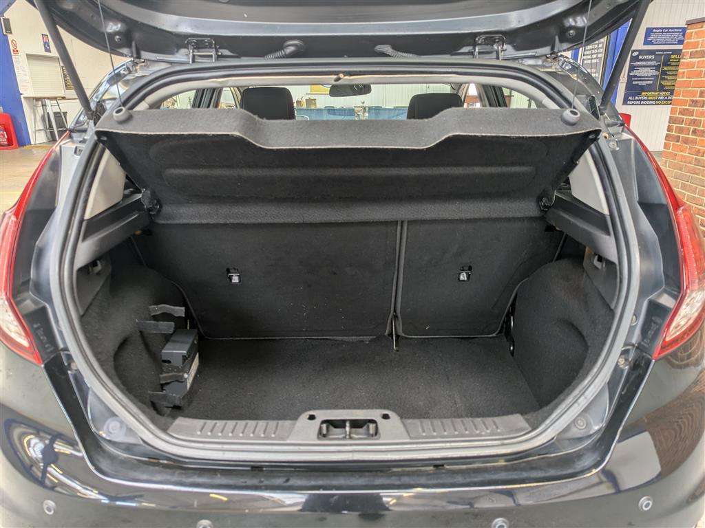 <p>2013 FORD FIESTA ZETEC</p>
