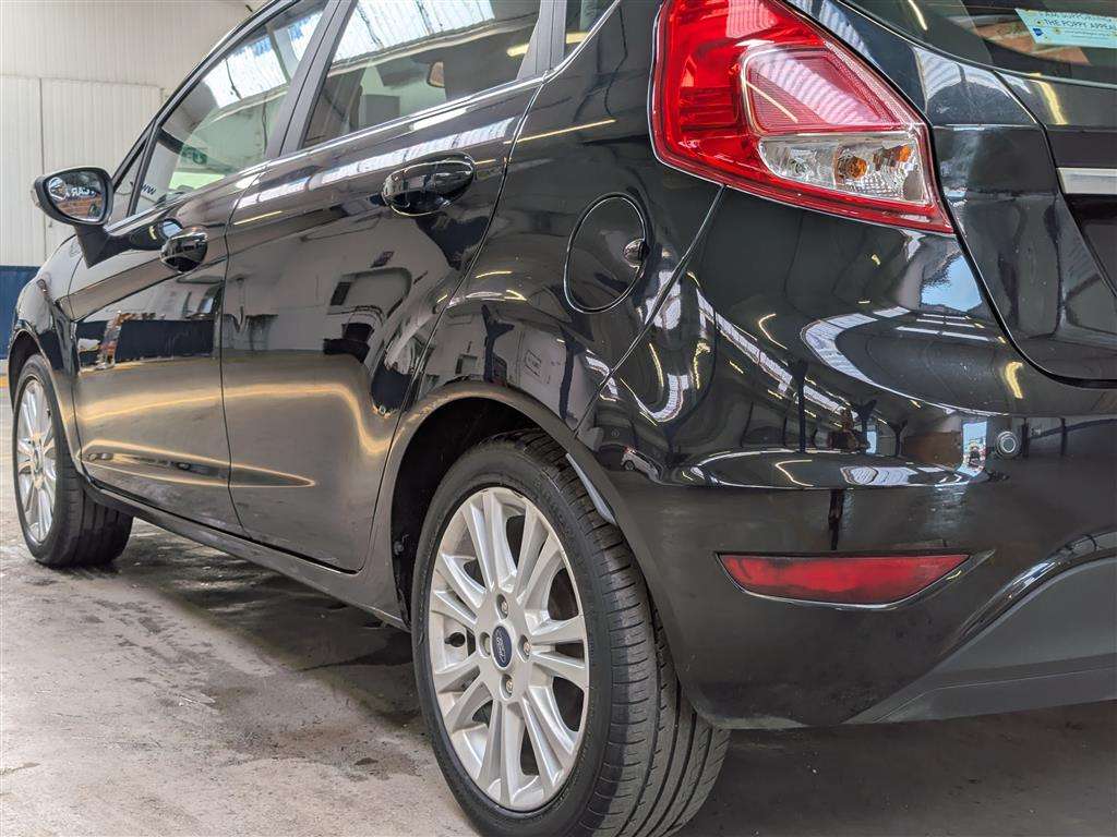 <p>2013 FORD FIESTA ZETEC</p>