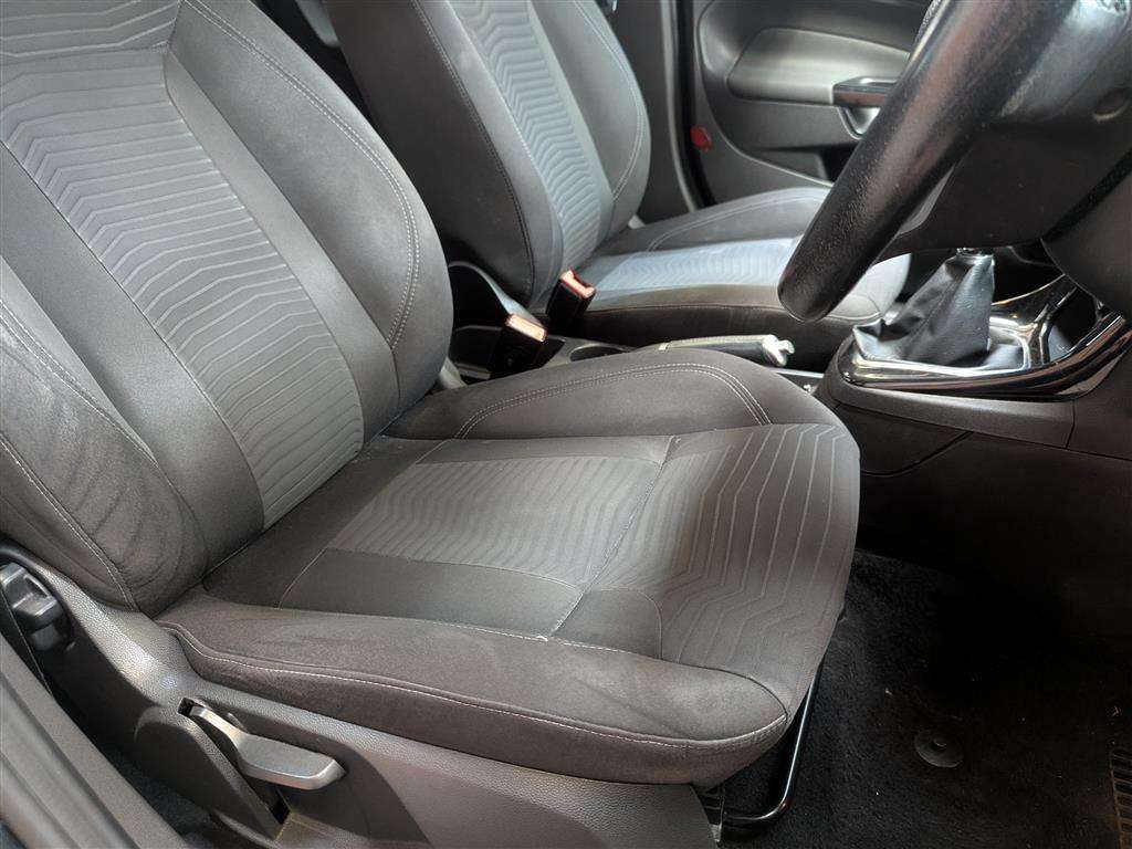 <p>2013 FORD FIESTA ZETEC</p>