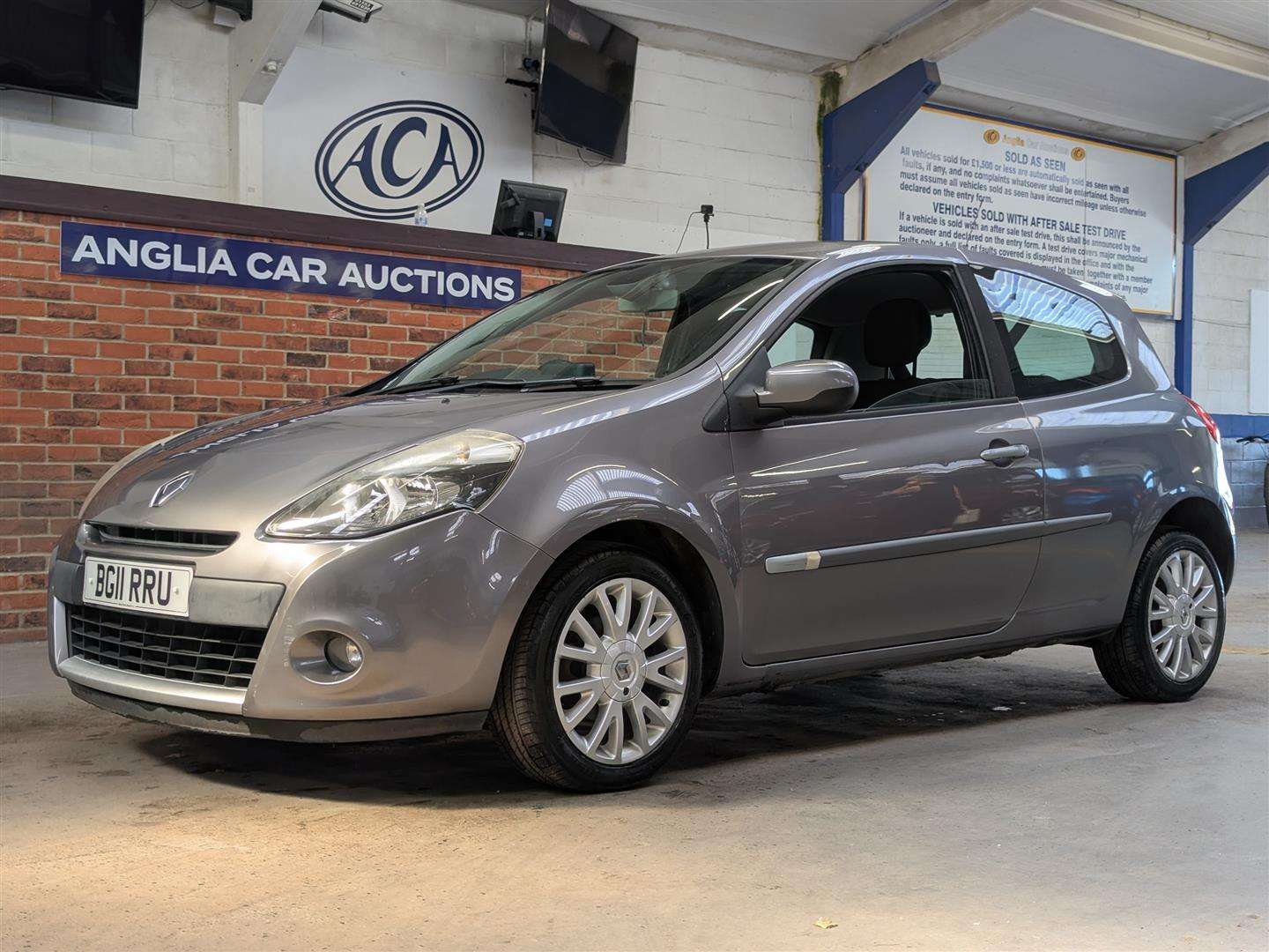 <p>2011 RENAULT CLIO DYNAMIQUE TOMTOM 16V</p>