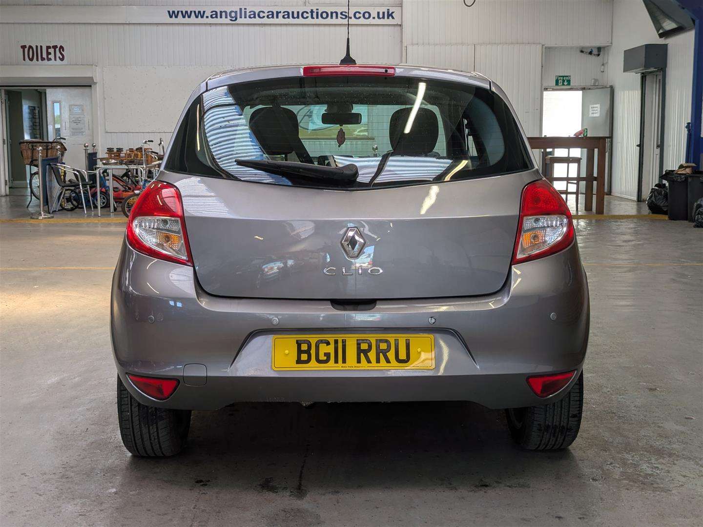<p>2011 RENAULT CLIO DYNAMIQUE TOMTOM 16V</p>