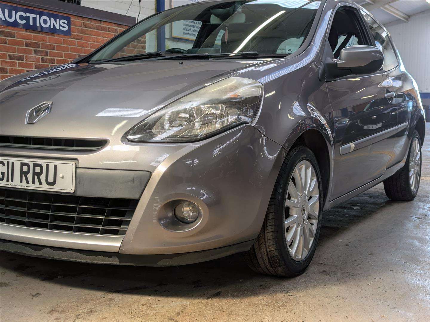 <p>2011 RENAULT CLIO DYNAMIQUE TOMTOM 16V</p>