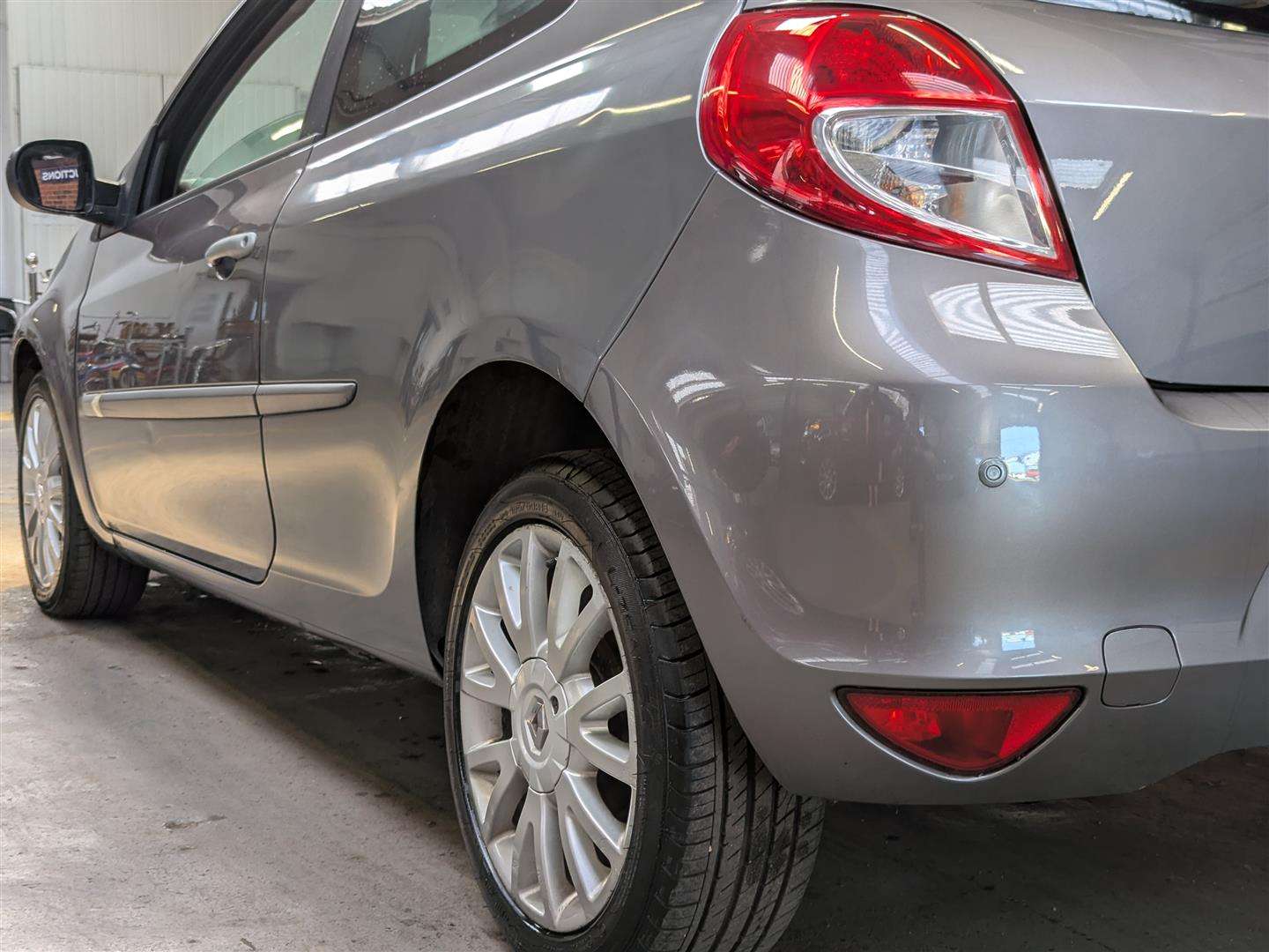 <p>2011 RENAULT CLIO DYNAMIQUE TOMTOM 16V</p>