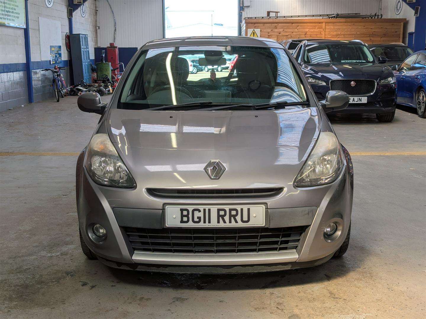 <p>2011 RENAULT CLIO DYNAMIQUE TOMTOM 16V</p>