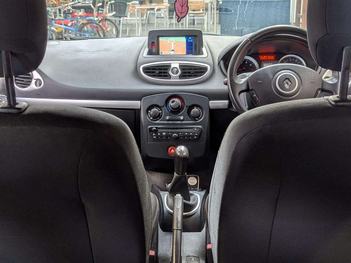 <p>2011 RENAULT CLIO DYNAMIQUE TOMTOM 16V</p>