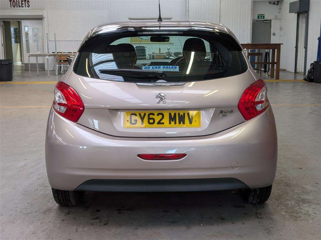 <p>2012 PEUGEOT 208 ACTIVE E-HDI S-A</p>
