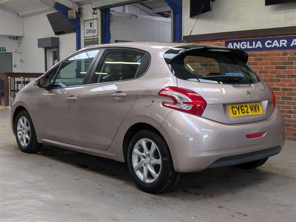 <p>2012 PEUGEOT 208 ACTIVE E-HDI S-A</p>
