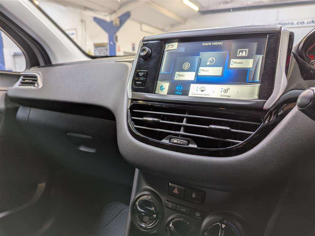 <p>2012 PEUGEOT 208 ACTIVE E-HDI S-A</p>