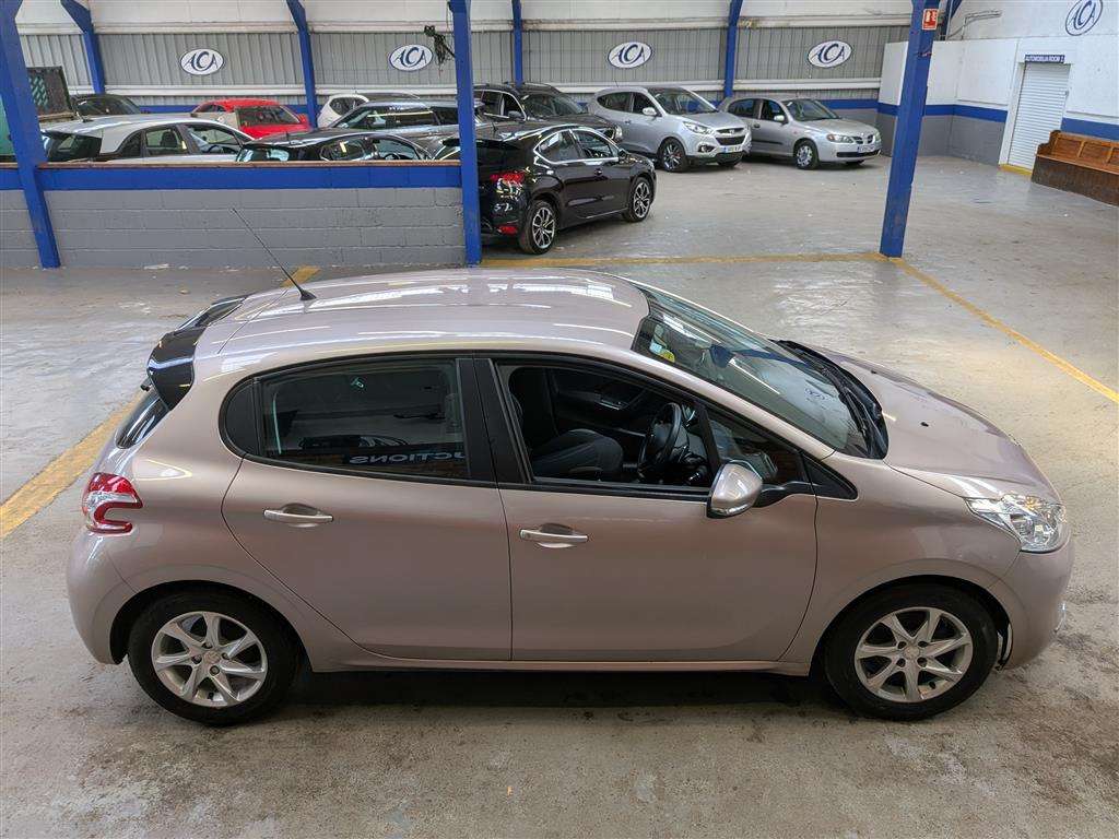 <p>2012 PEUGEOT 208 ACTIVE E-HDI S-A</p>