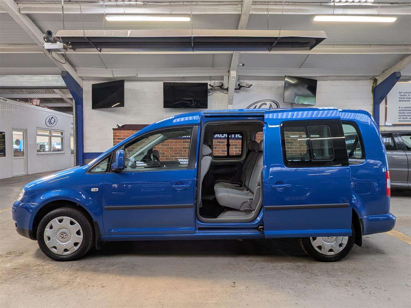 <p>2010 VOLKSWAGEN CADDY MAXI LIFE TDI SEMI-</p>