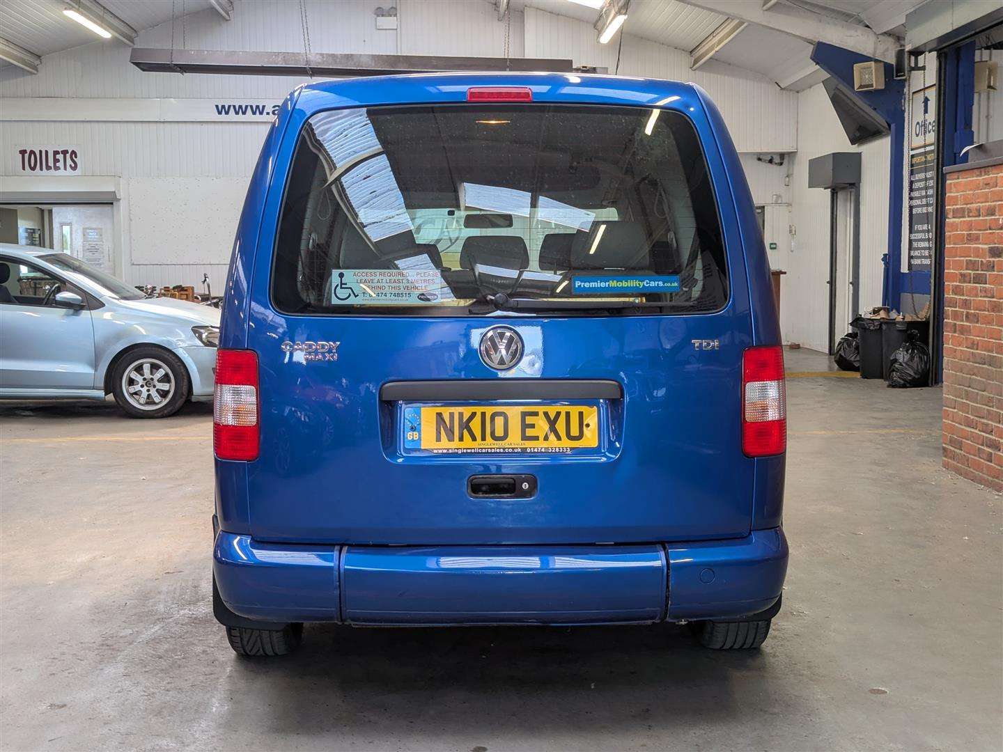 <p>2010 VOLKSWAGEN CADDY MAXI LIFE TDI SEMI-</p>