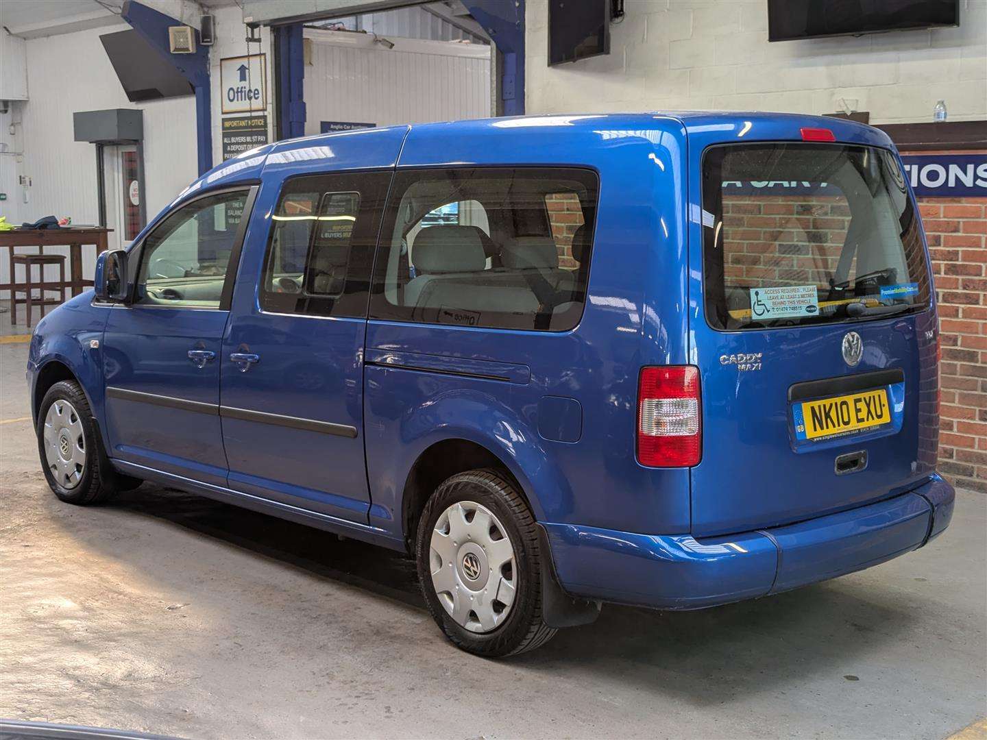 <p>2010 VOLKSWAGEN CADDY MAXI LIFE TDI SEMI-</p>