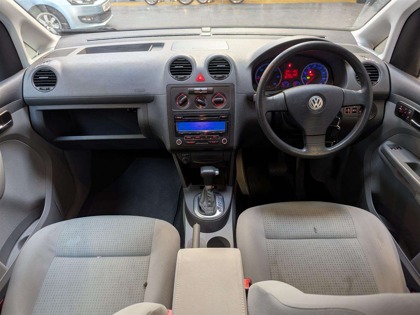 <p>2010 VOLKSWAGEN CADDY MAXI LIFE TDI SEMI-</p>