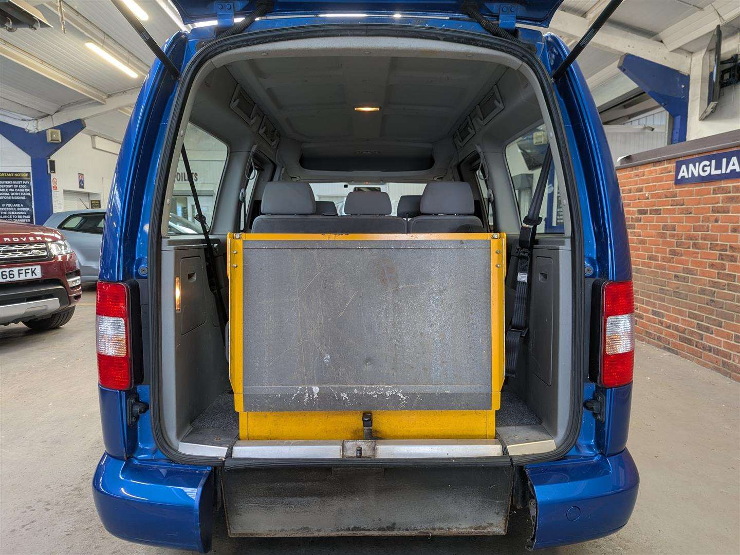 <p>2010 VOLKSWAGEN CADDY MAXI LIFE TDI SEMI-</p>