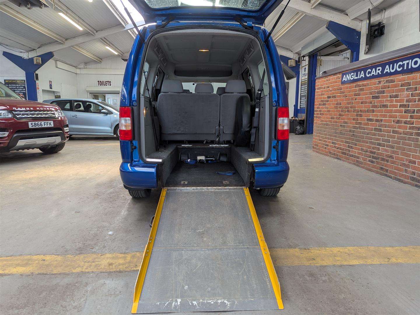 <p>2010 VOLKSWAGEN CADDY MAXI LIFE TDI SEMI-</p>
