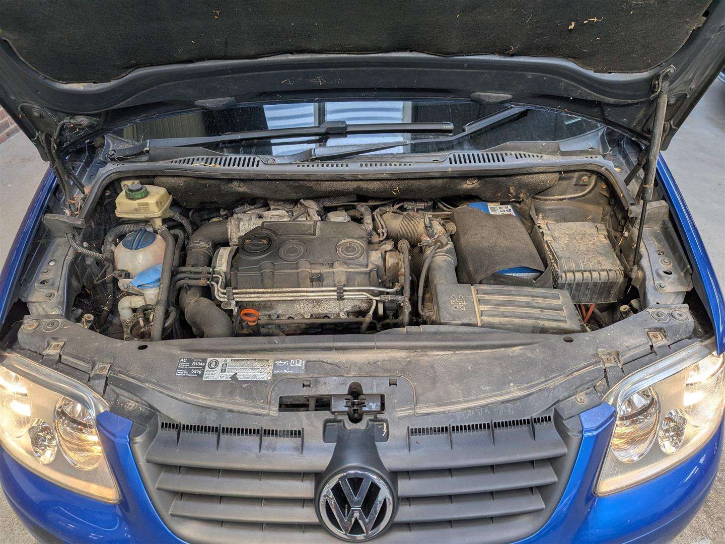 <p>2010 VOLKSWAGEN CADDY MAXI LIFE TDI SEMI-</p>