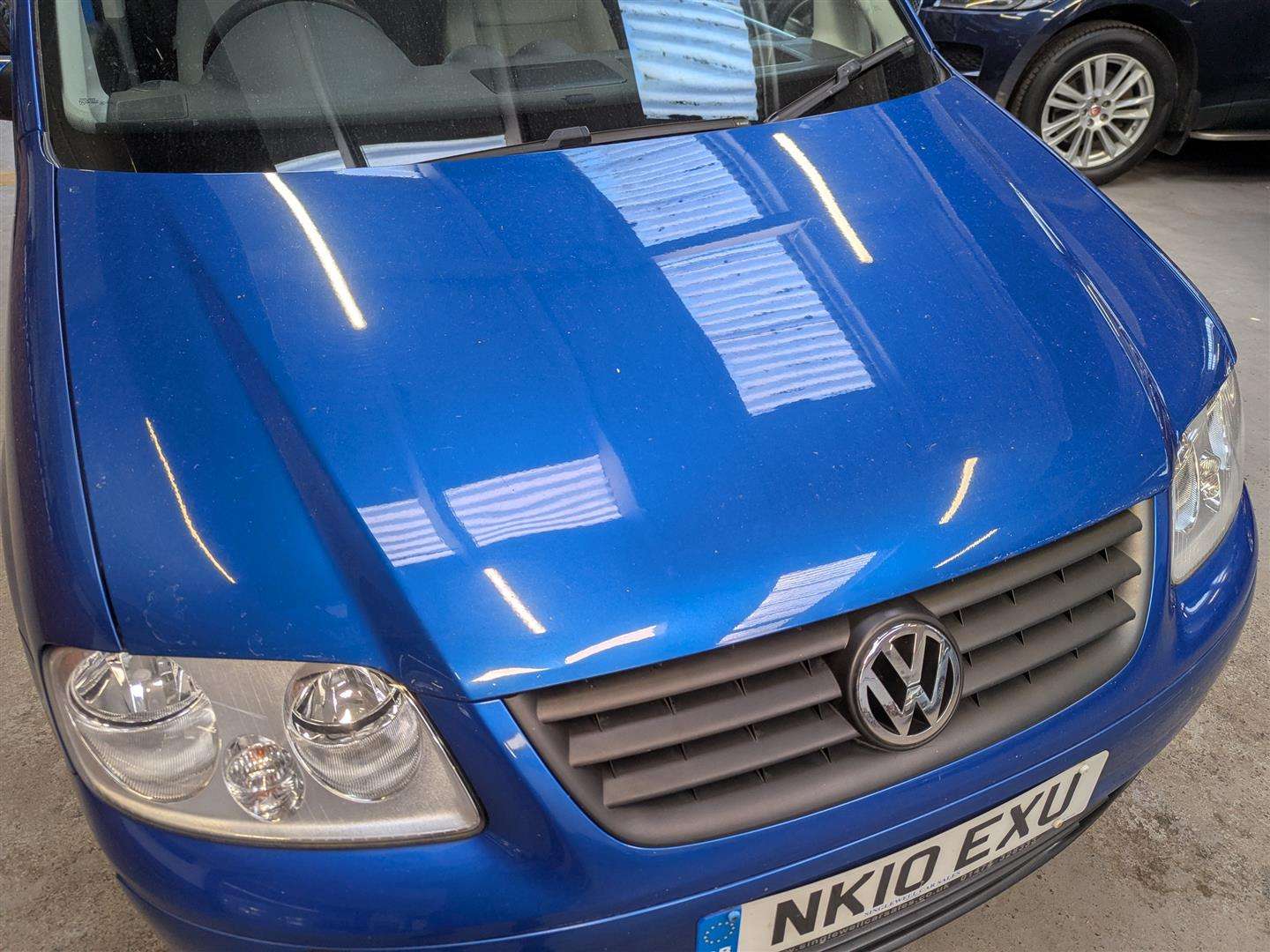 <p>2010 VOLKSWAGEN CADDY MAXI LIFE TDI SEMI-</p>