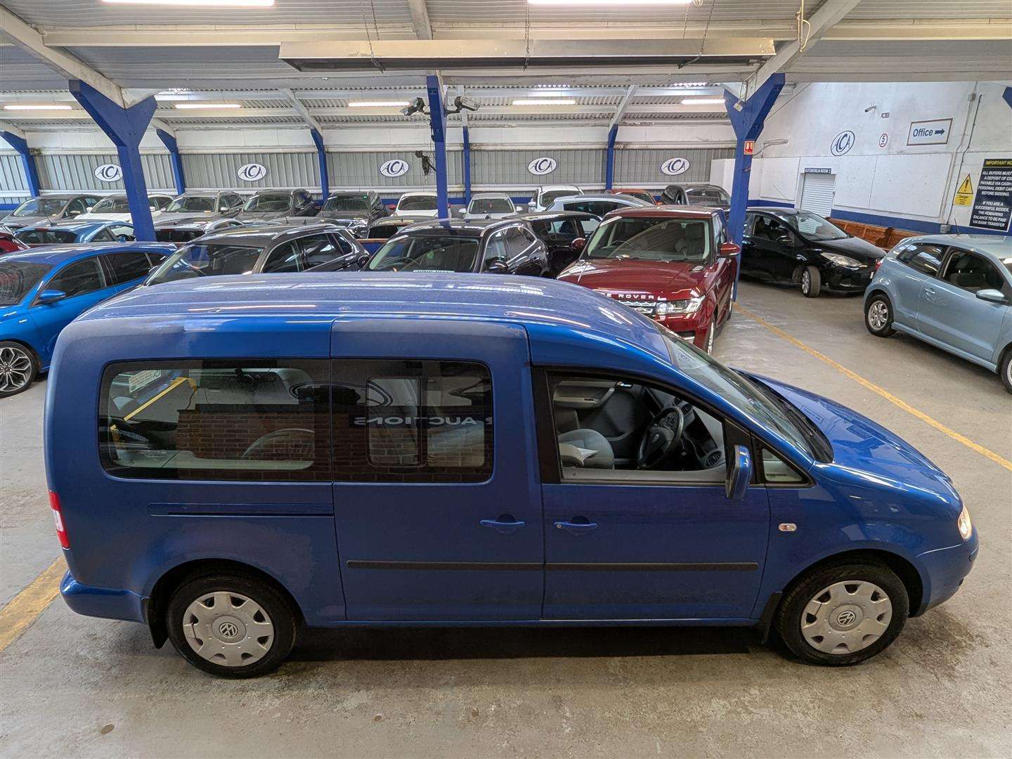 <p>2010 VOLKSWAGEN CADDY MAXI LIFE TDI SEMI-</p>