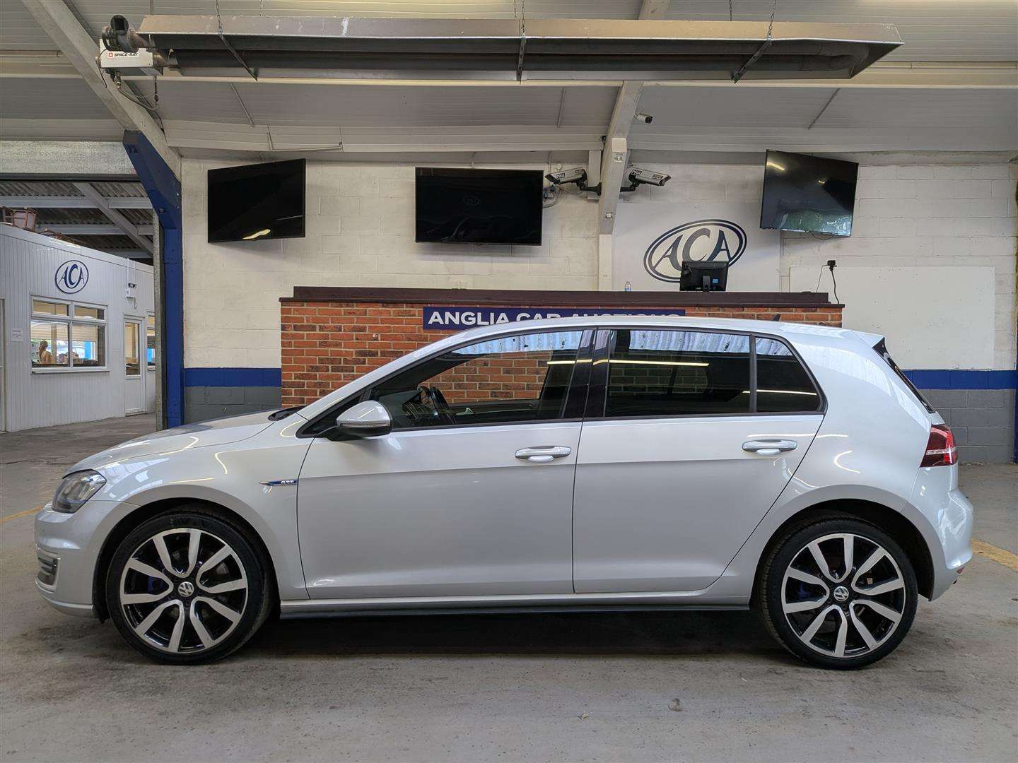 <p>2016 VOLKSWAGEN GOLF GTE S-A</p>